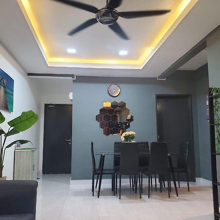 Casa Inderaloka Pantai Batu Buruk Lägenhet Kuala Terengganu Exteriör bild