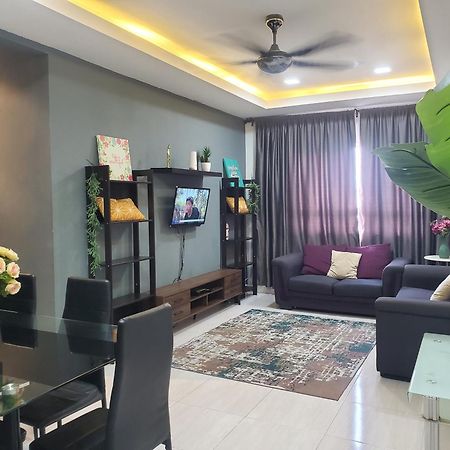 Casa Inderaloka Pantai Batu Buruk Lägenhet Kuala Terengganu Exteriör bild