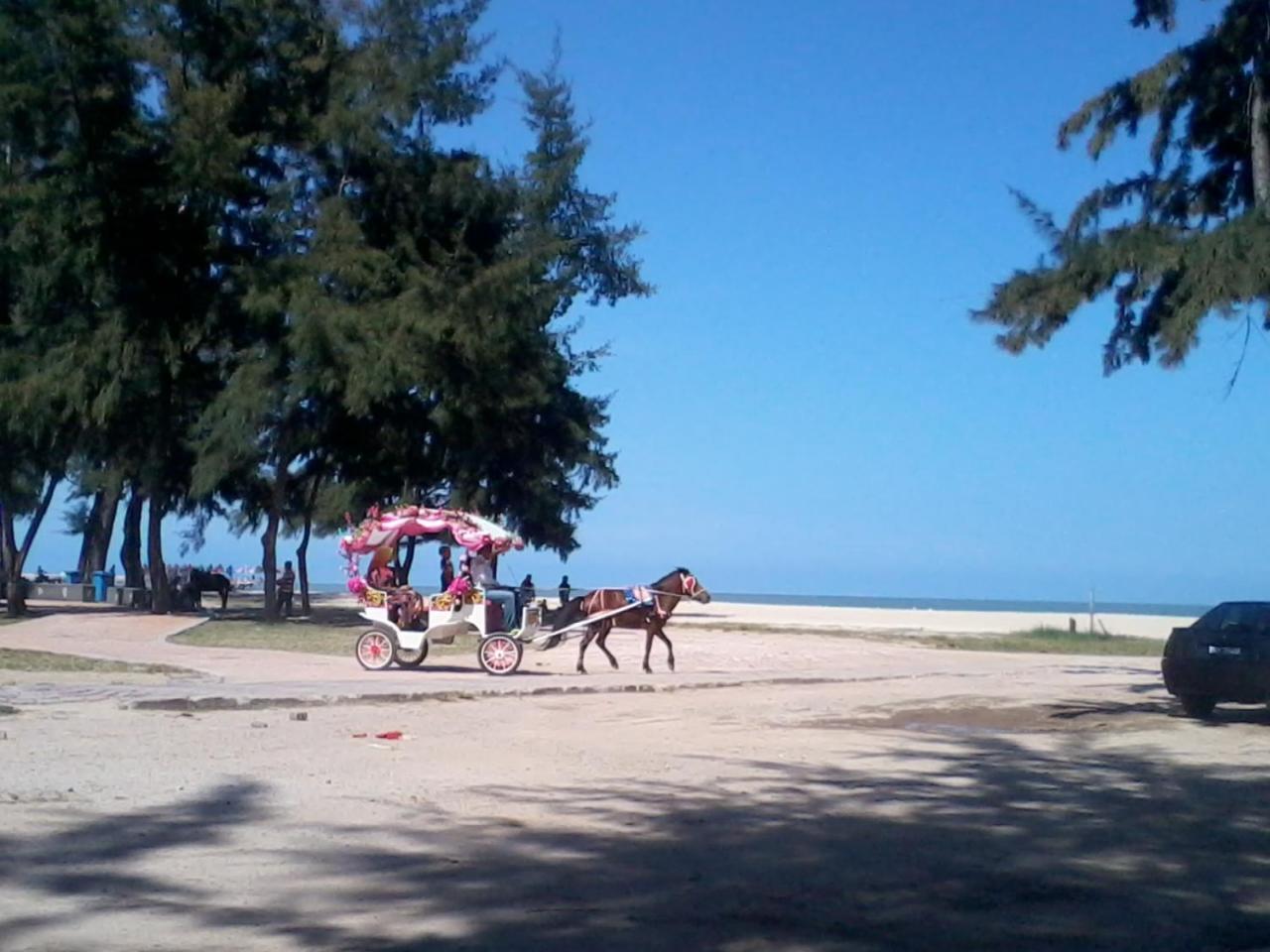 Casa Inderaloka Pantai Batu Buruk Lägenhet Kuala Terengganu Exteriör bild